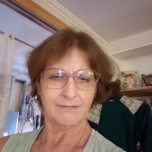 Meet your Posher, Leona